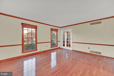 302 Lamp Post Ln, Hershey, PA 17033 - photo 3