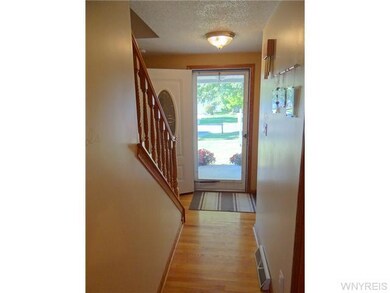 1017 Thomas Fox Dr E, North Tonawanda, NY 14120 - photo 4