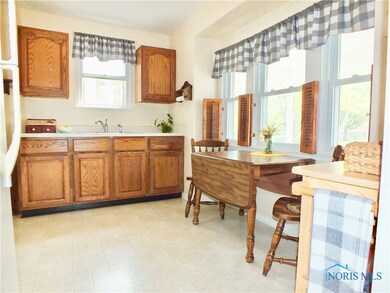 Eat in kitchen