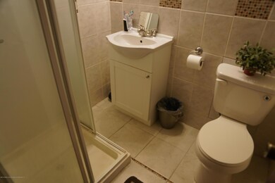 120 Pond Way unit 120, Staten Island, NY 10303 - photo 7