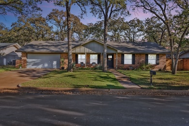 1304 W Redbud Dr, Hurst, TX 76053 - photo 2