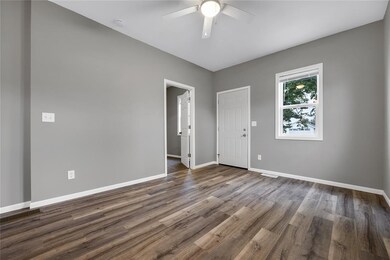 1128 K St SW, Cedar Rapids, IA 52404 - photo 3