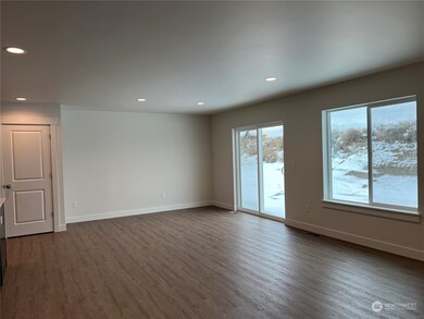 2397 3rd St SE, Wenatchee, WA 98802 - photo 6