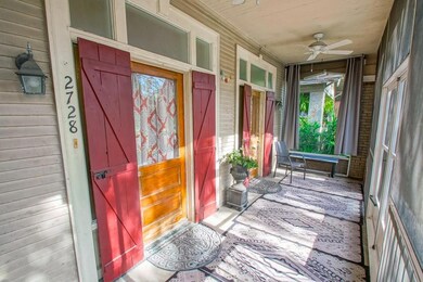 Screened in porch across front
