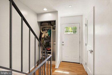 7908 Pebble Brook Ct, Springfield, VA 22153 - photo 5