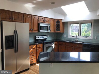 2086 Gillen Ln, Falls Church, VA 22043 - photo 6