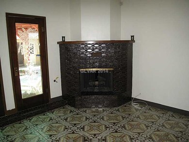 Living Room. Gas log fireplace