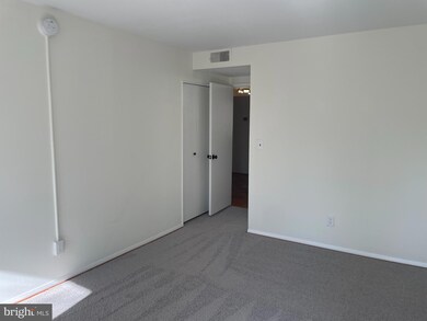 7527 Spring Lake Dr unit 7527-C, Bethesda, MD 20817 - photo 6
