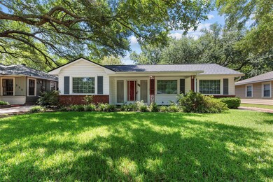 Ranch-style house featuring a front lawn