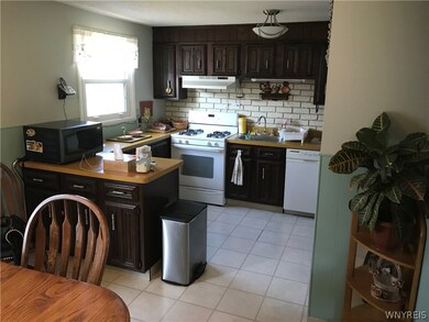 886 Deerfield Dr, North Tonawanda, NY 14120 - photo 2