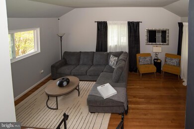 6404 Rolling Ridge Dr, Capitol Heights, MD 20743 - photo 3