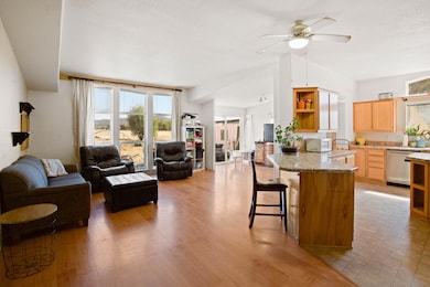 6600 Mcloughlin Dr, Central Point, OR 97502 - photo 4