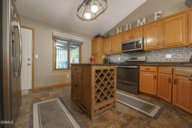 2622 E Divide Ave-02