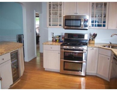 22 Sherman Ct, Medford, MA 02155 - photo 3