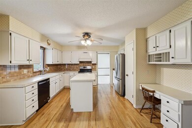 1560 NW 102nd St, Clive, IA 50325 - photo 5