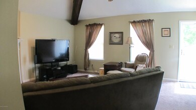 8205 Cortland Dr, Louisville, KY 40228 - photo 3