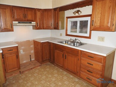 23092 Edgefield Dr, Genoa, OH 43430 - photo 2