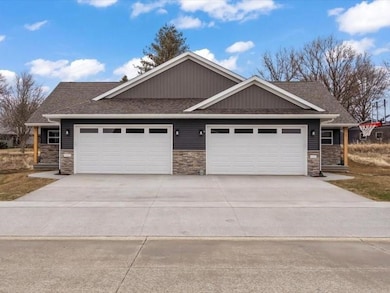 915 Prairie View Dr, West Branch, IA 52358 - photo 2