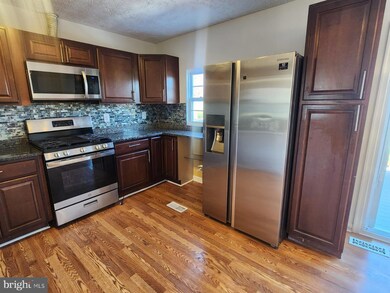 8636 Cartwright Ct, Manassas Park, VA 20111 - photo 3