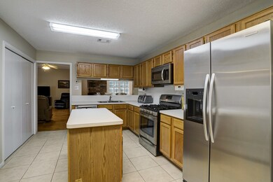 7827 Hidden Oaks Ln, Houston, TX 77095 - photo 5