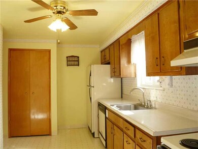 Kitchen. Pantry doors