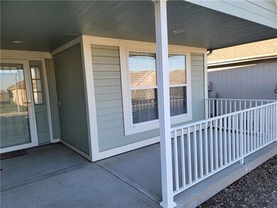 520 Neptune Dr, Raymore, MO 64083 - photo 2