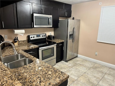 1017 Washington Cir unit 1017B, Homestead, FL 33034 - photo 3