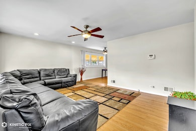 7528 Kenneth Ave, Skokie, IL 60076 - photo 4