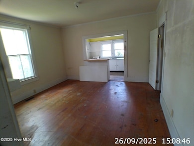 409 N Haughton St, Williamston, NC 27892 - photo 7