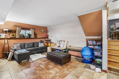 562 W Crockett Ave, Elmhurst, IL 60126 - photo 5