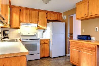 29 Robinhood Ln, Billerica, MA 01821 - photo 6