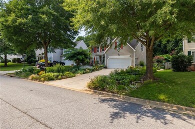 301 Jamestown Oaks Dr, Jamestown, NC 27282 - photo 2