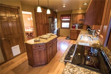 Beautiful island for gathering, stainless applianc