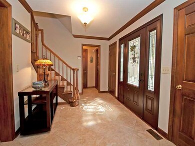 Entry/Foyer.