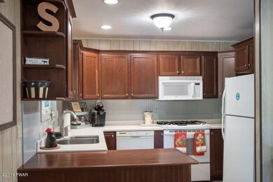 805 Basswood Ct E, Lords Valley, PA 18428 - photo 6