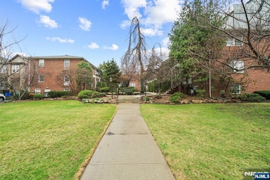 234 Columbia Ave unit 19, Fort Lee, NJ 07024 - photo 4