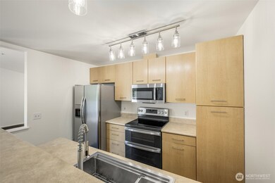 710 240th Way SE unit J302, Sammamish, WA 98074 - photo 5