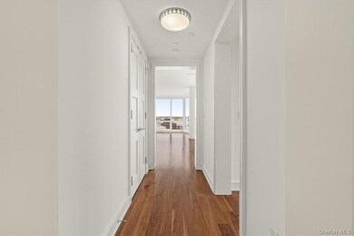 5 Renaissance Square unit 21E, White Plains, NY 10601 - photo 2