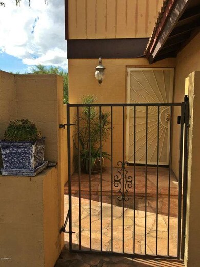 front gate/door