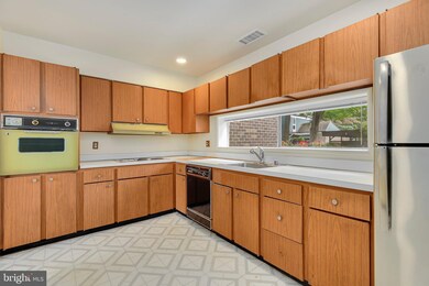 11378 Links Dr, Reston, VA 20190 - photo 5