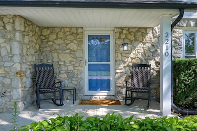 2210 W Christy Ln, Muncie, IN 47304 - photo 3