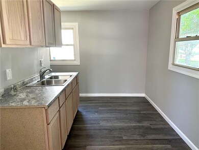 421 Woodlawn Ave, Mattoon, IL 61938 - photo 4