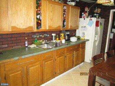 526 Moss St, Reading, PA 19604 - photo 7