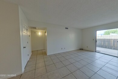 782 S Pantano Rd Tucson AZ-print-007-007