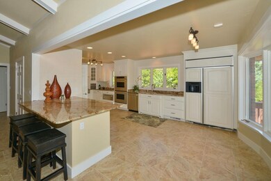 002_Kitchen