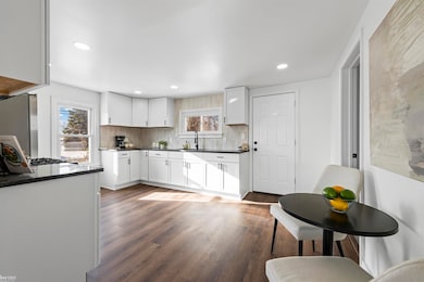 130 Calvert Ave, Waterford, MI 48328 - photo 5