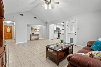 Perfect for entertaining and large gatherings.