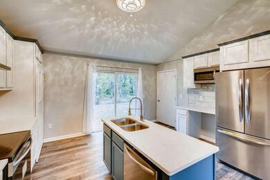 4955 Root St Columbus OH 43207-small-006