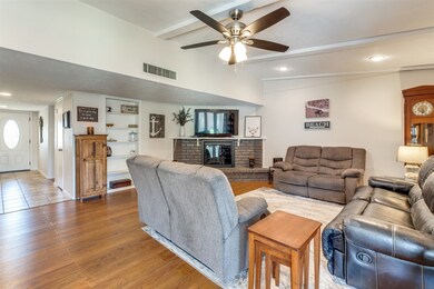 712 Spring Forest Dr, Bedford, TX 76021 - photo 5