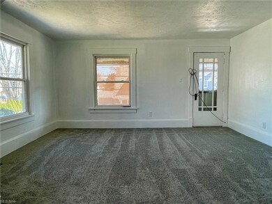 Living Room before rented